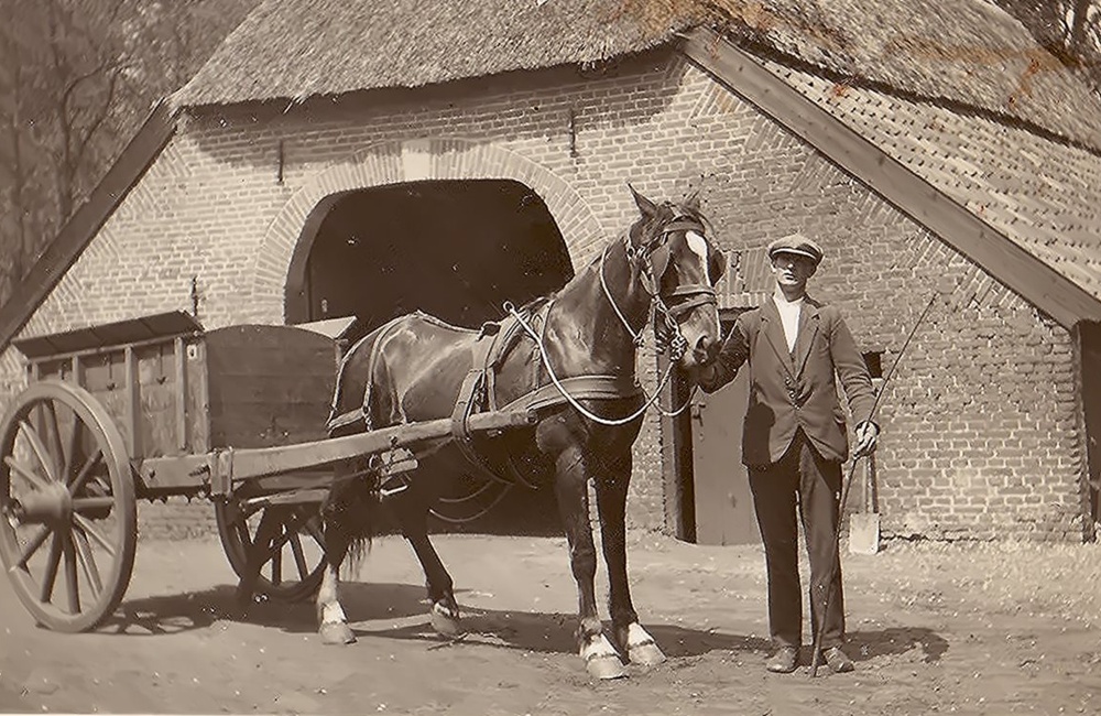 Boerderij "t Veentje, Harderwijkerweg 87. Boer B.J. Braakman.