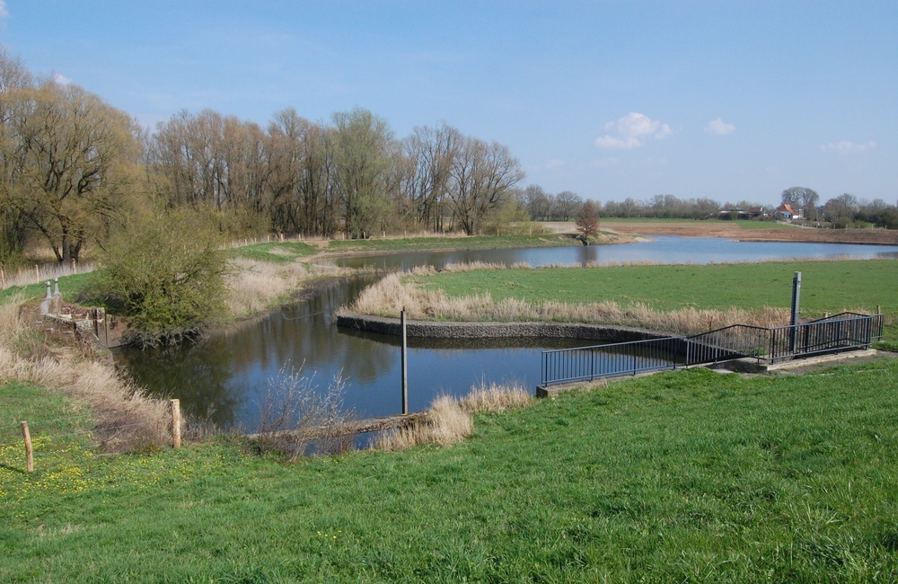 Achter de dijk