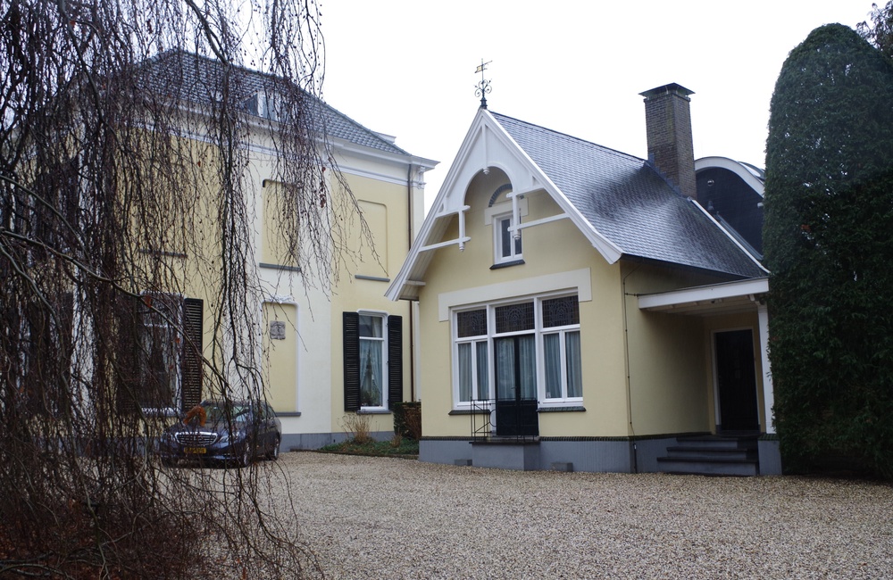 Woonhuis met laboratoriumhuisje