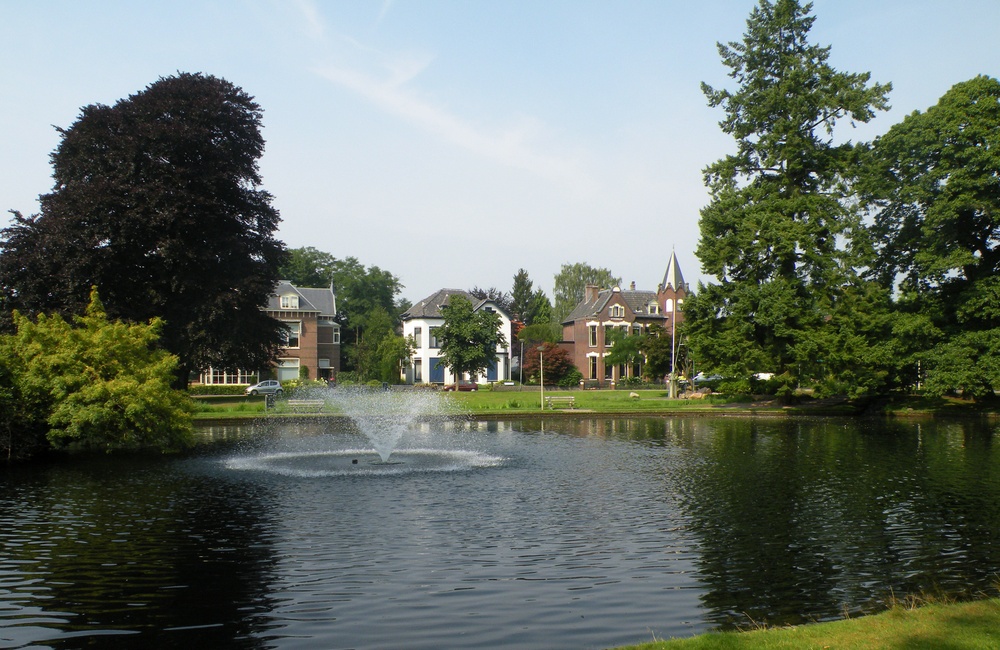 Villapark Overbeek, park met bebouwing is beschermd dorpsgezicht (2012)