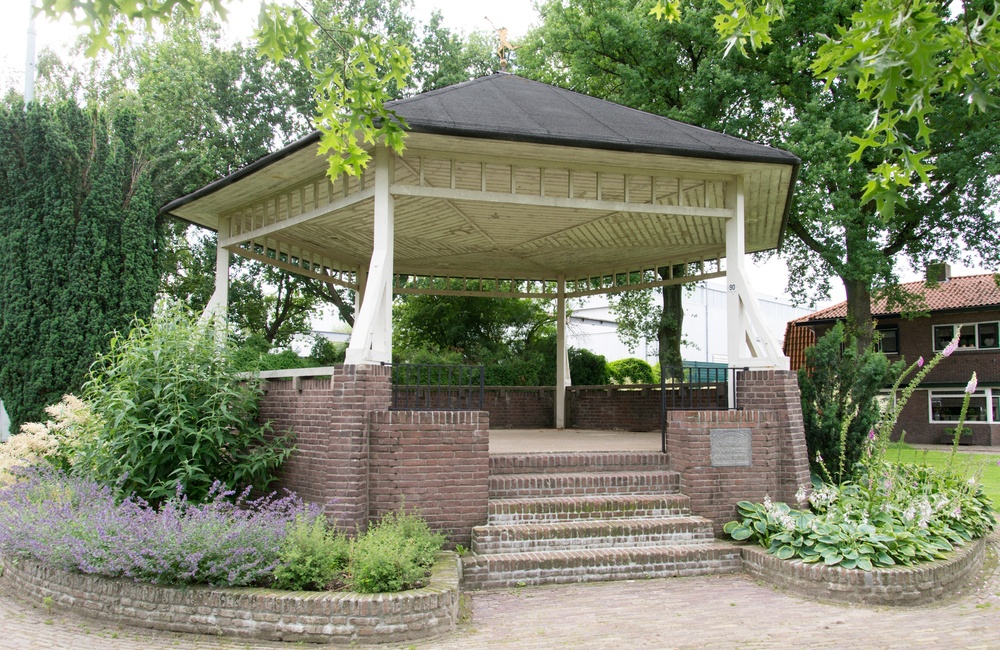 Voorzijde muziektent Rheden - 2016