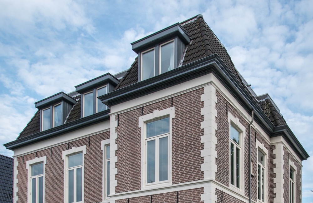 Voor- en rechterzijgevel Villa Rozenbos - 2016