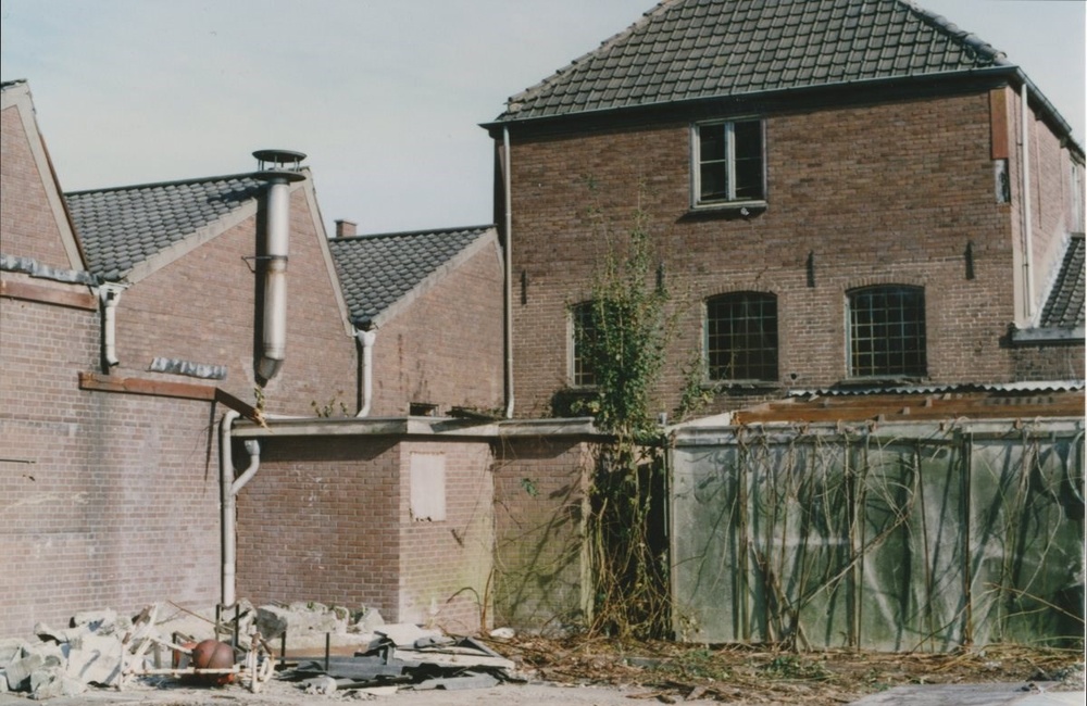 Afbraak Van der Kloot Meijburg Spoorstraat - 199?