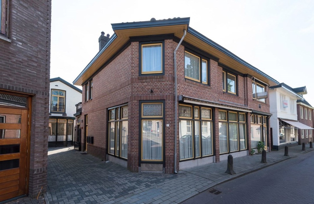 Kruisstraat 7 - 2015. Voormalige winkel van Denekamp.
