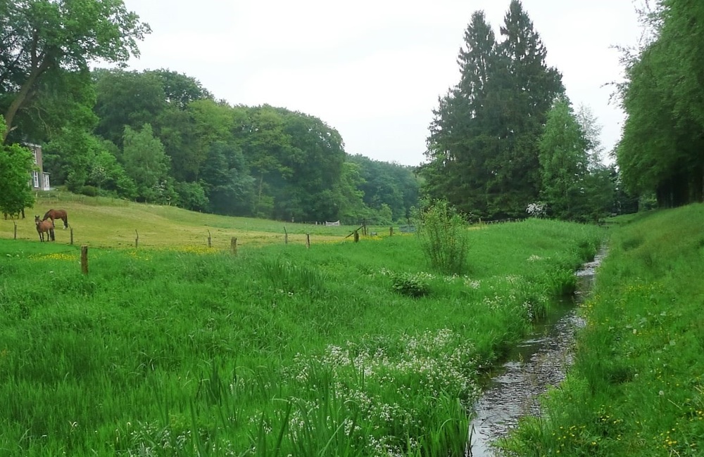 Rozendaalsebeek met uiterst links Heuveloord