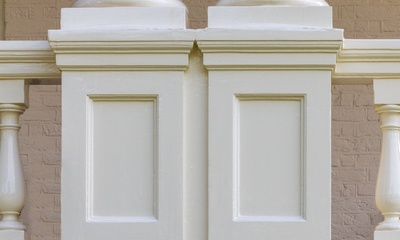 Detail portico