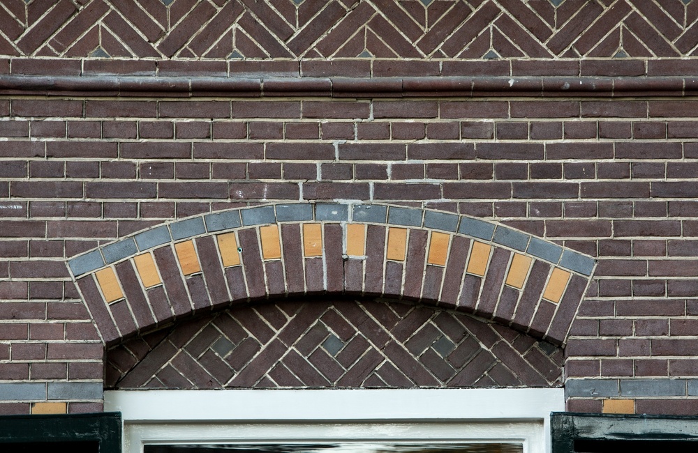 Siermetselwerk boven de ramen - 2016