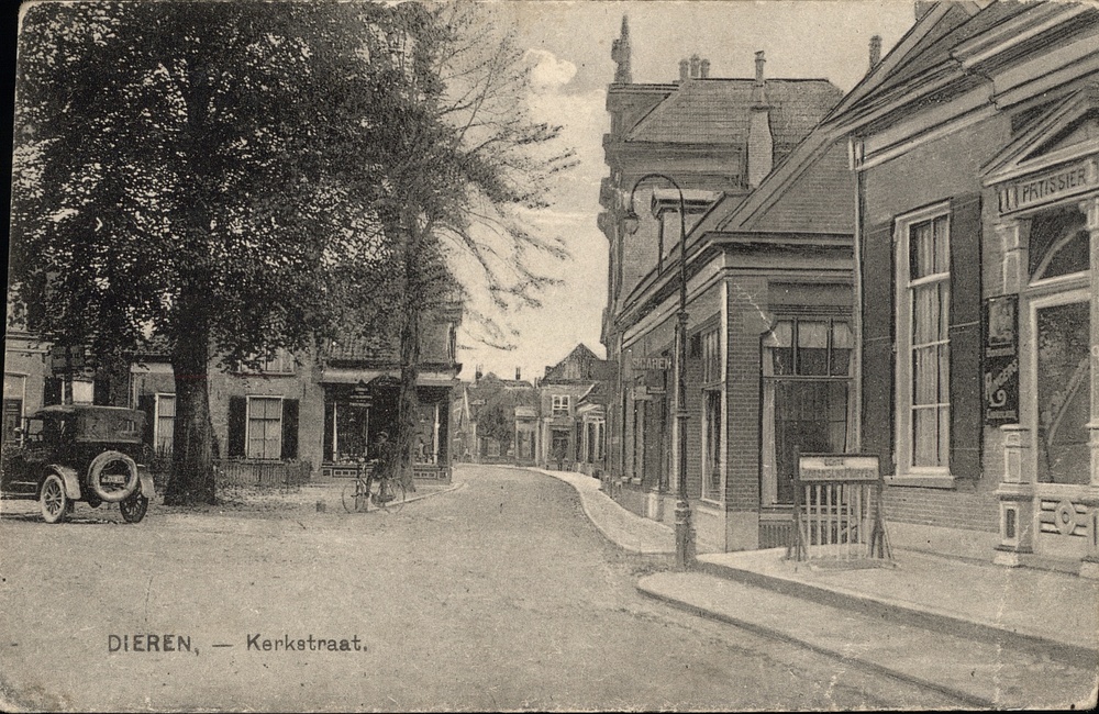 1e rechts: Banketbakkerij Bosman - 1910-1920