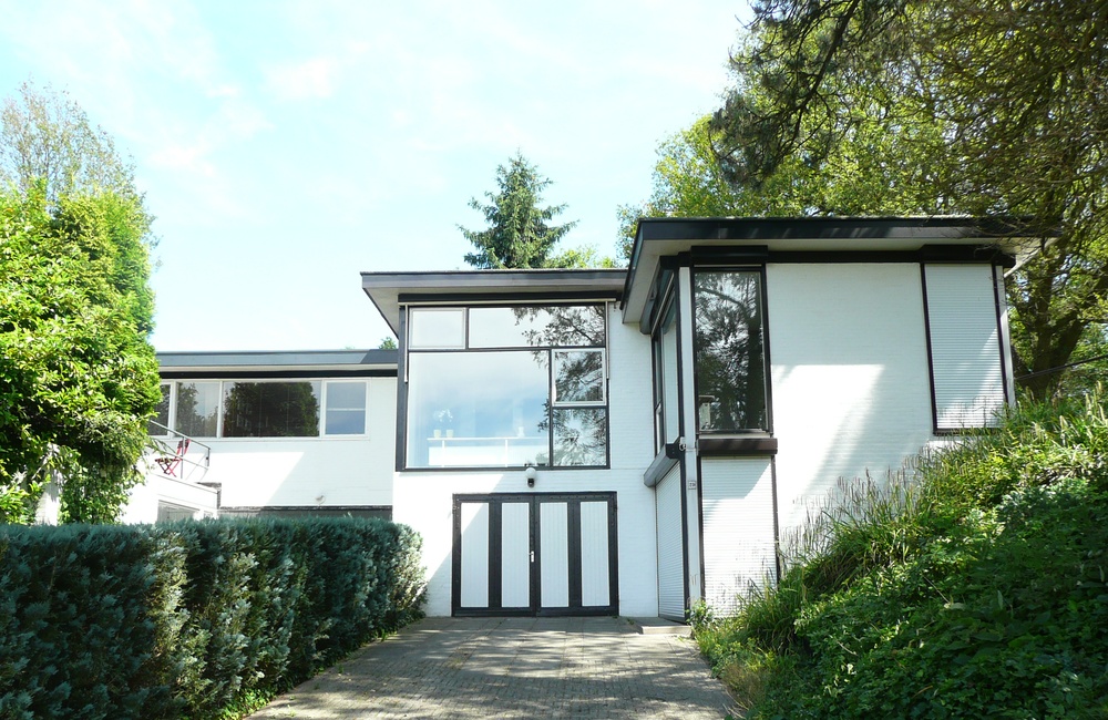 Rechts nr. 29 met garagepad vanaf straatniveau 2016