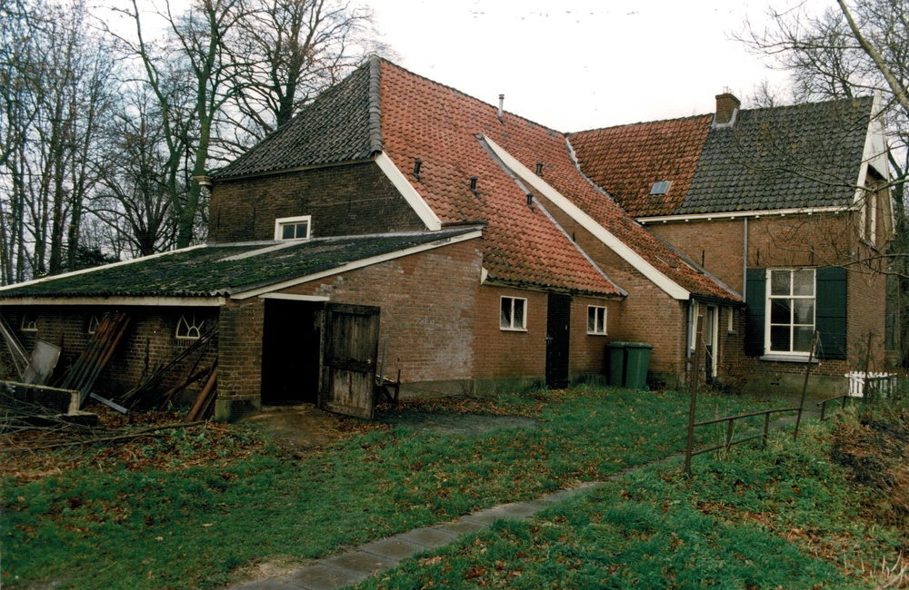 Koetshuis/woning, totaalbeeld
