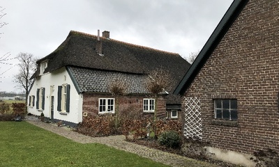 Boerderij met bijschuur