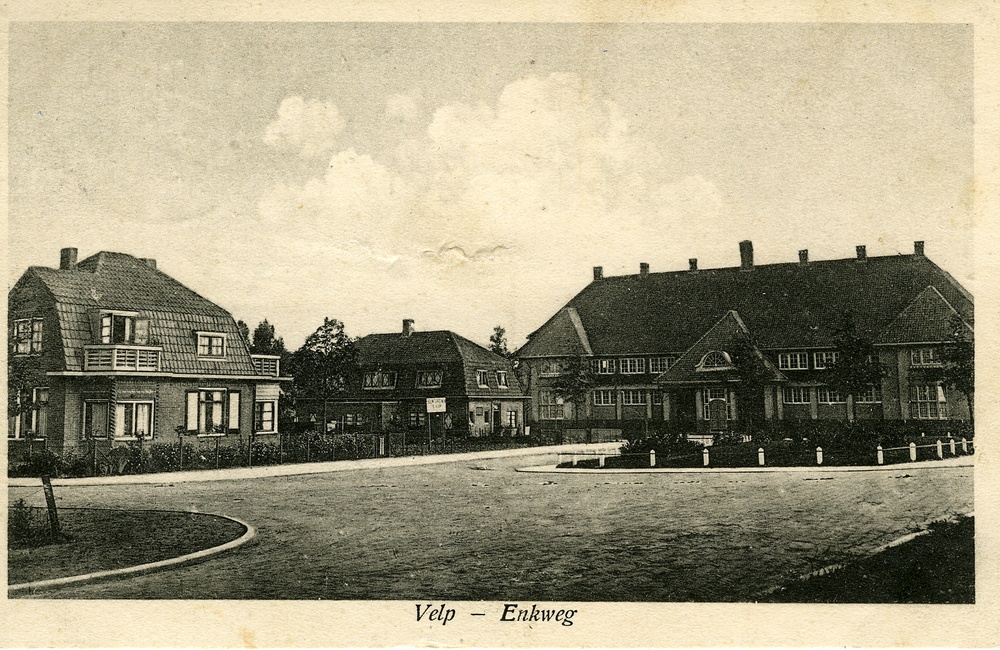 Enkplein en deel Enkweg met school 1920-1930