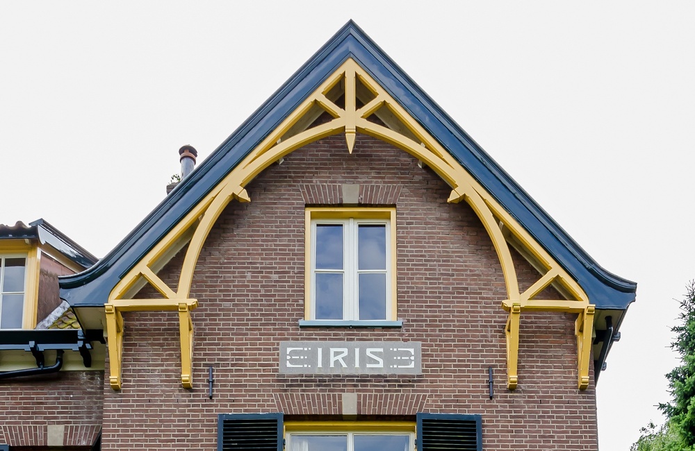 Rechter zijkant voorgevel Villa Iris - 2016