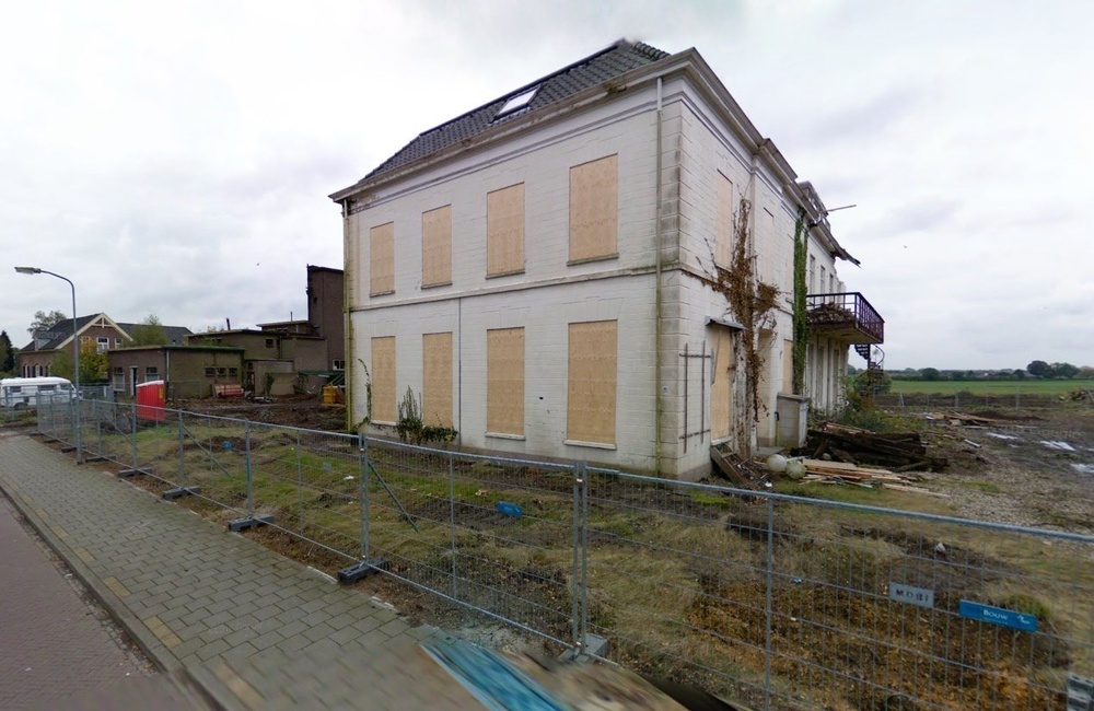 Johanneshof -2008, dichtgespijkerd na ontruiming door krakers.