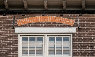 Detail zijraam links