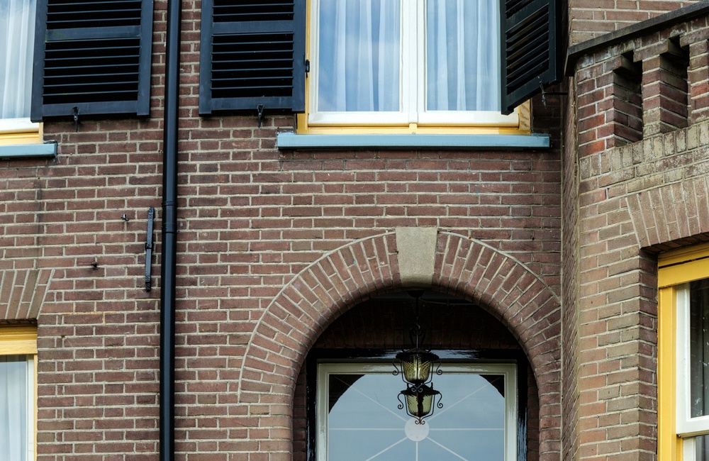 Detail voordeur en voorgevel Villa Iris - 2016