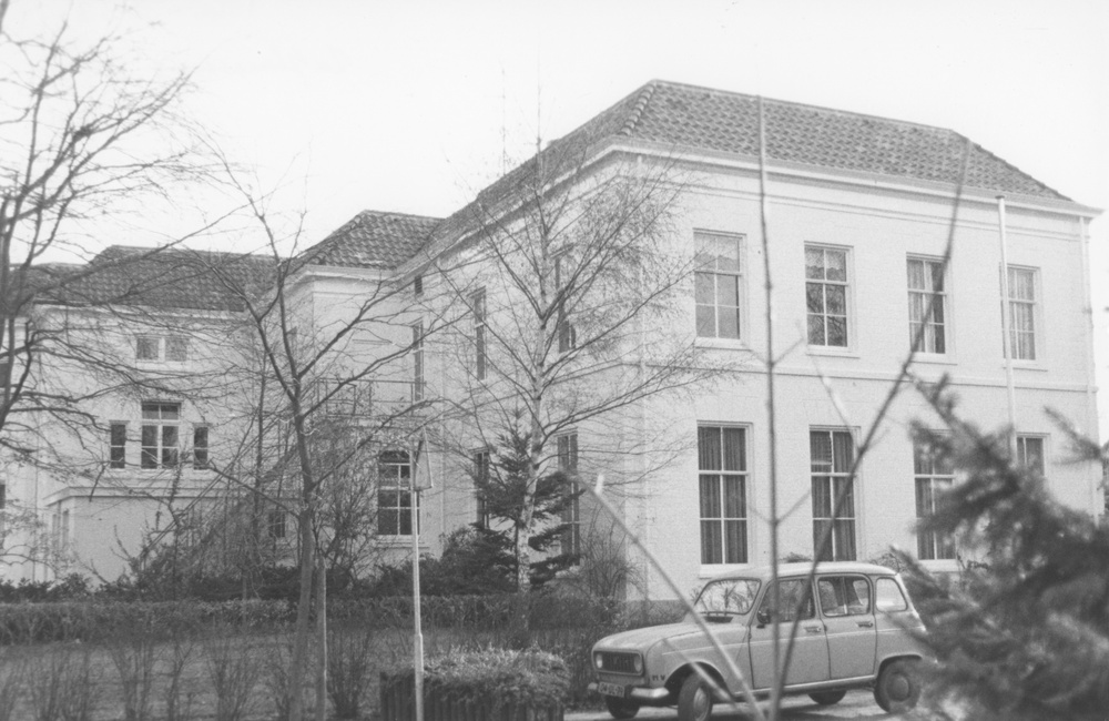 Rijksinternaat Van Kinsbergen 1982, “voor werkende en schoolgaande kinderen”
