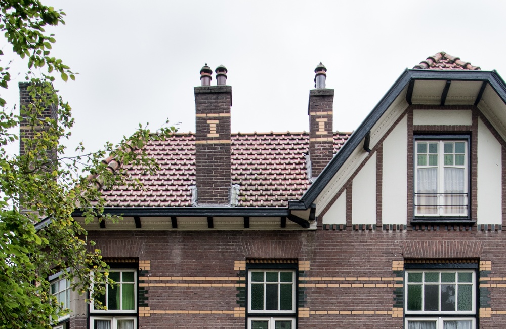 Detail voorgevel met pseudovakwerk - 2016