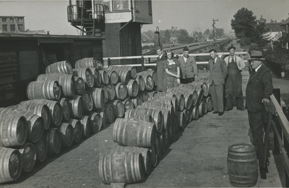 Sevenstern, aankomst spiritus bij loswal station - 1947