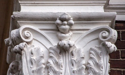 Detail pilaster