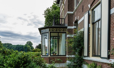 Deel voorgevel  villa