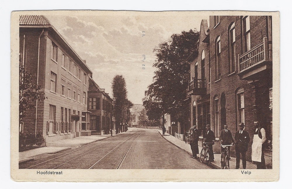 Hoofdstraat met hotel Naeff 1930