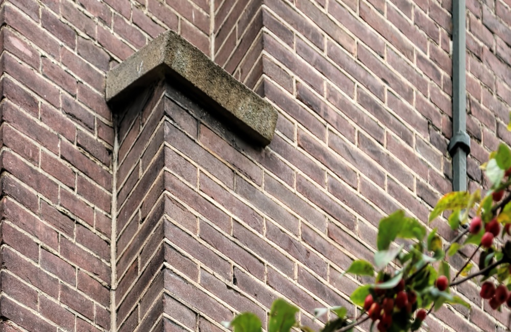 Lisenen met smeedijzeren muurankers 2016