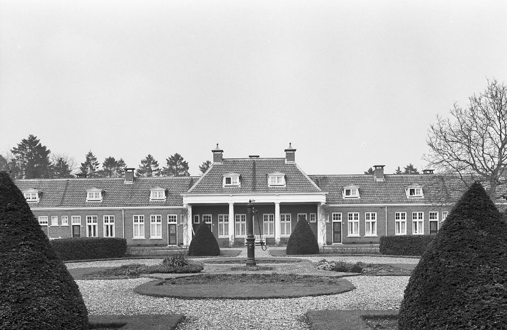 Schweer bey der Beckestichting, Harderwijkerweg 66-136 (1974)
