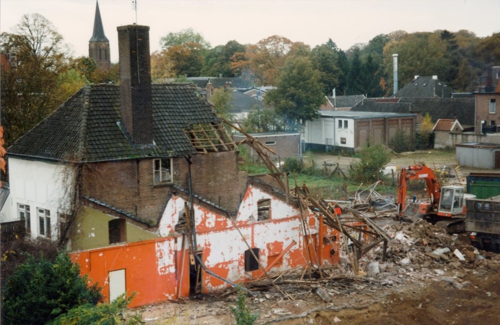Afbraak Van der Kloot Meijburg Spoorstraat - 199?