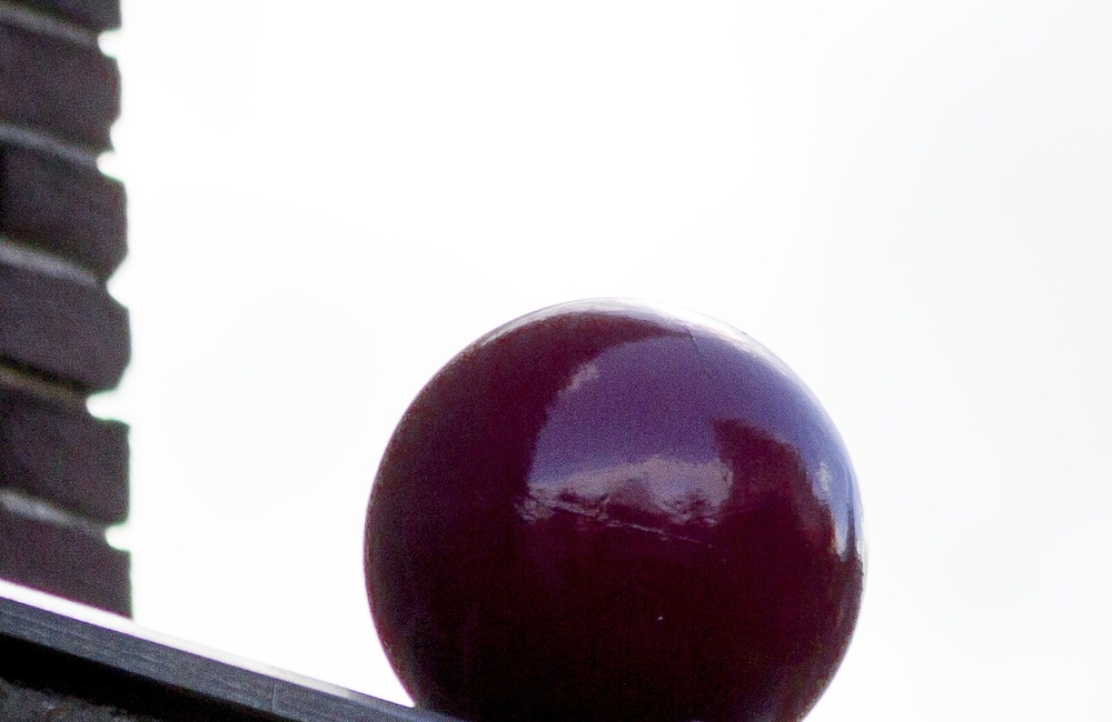 Detail bol op balkon 2016