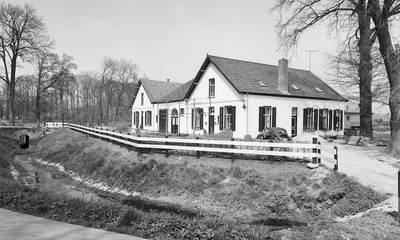 Vm. zalmkwekerij met brug