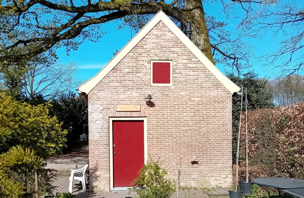 Voorgevel Hut van Lou 2026