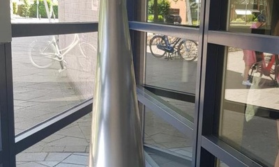 Kunstwerk Naald en Wand