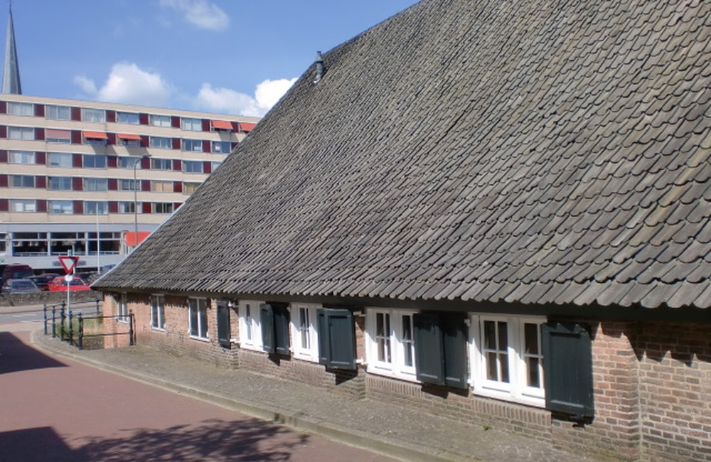 Zijgevel met lage ramen  - 2016