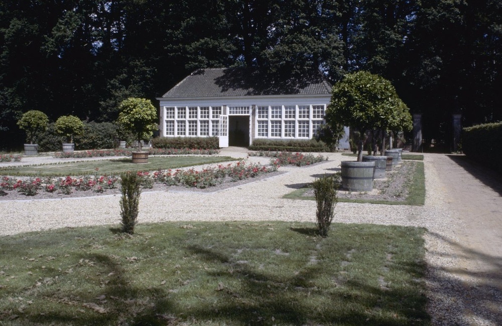 Exterieur overzicht park met Oranjerie (1983)