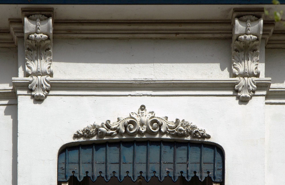 Detail elementen neoclassicistische stijl Villa Palenstein / Notenbalk - 2016