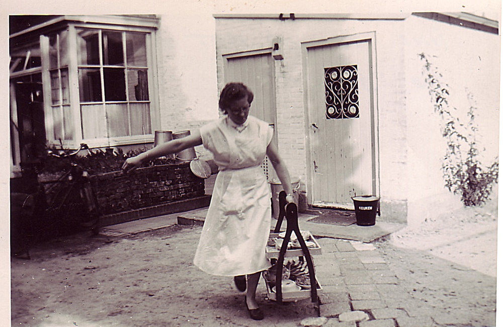 Mevrouw Kemperman aan het werk - ca 1965