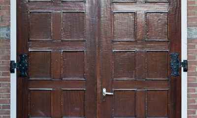 Detail voorgevel kerk