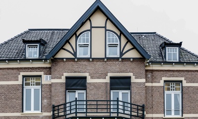 Deel linkerzijgevel villa
