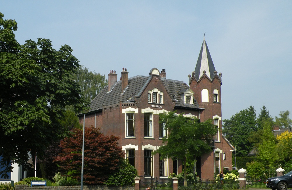 Villapark Overbeek, park met bebouwing is beschermd dorpsgezicht (2012)