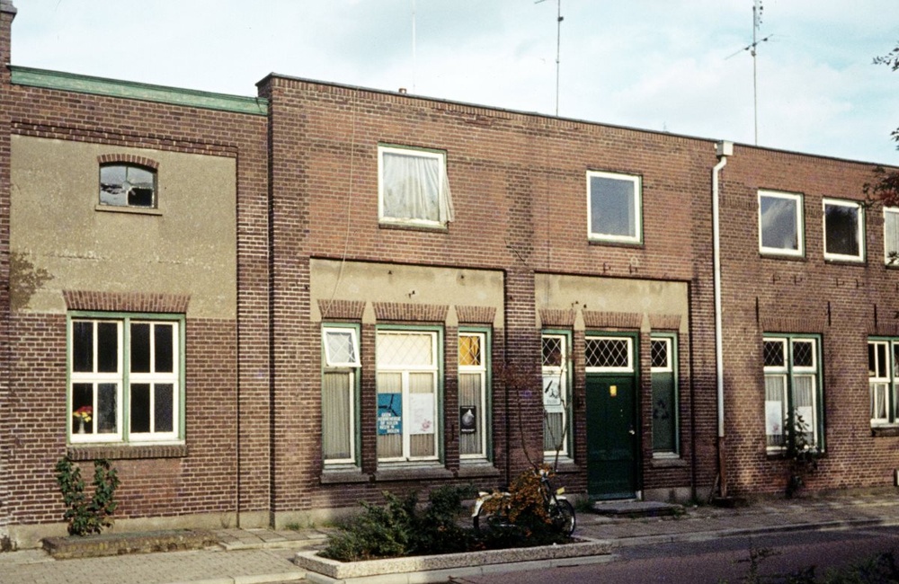Centrale bakkerij, voorkant Molenweg - 1984