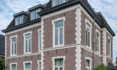 Deel voorgevel villa