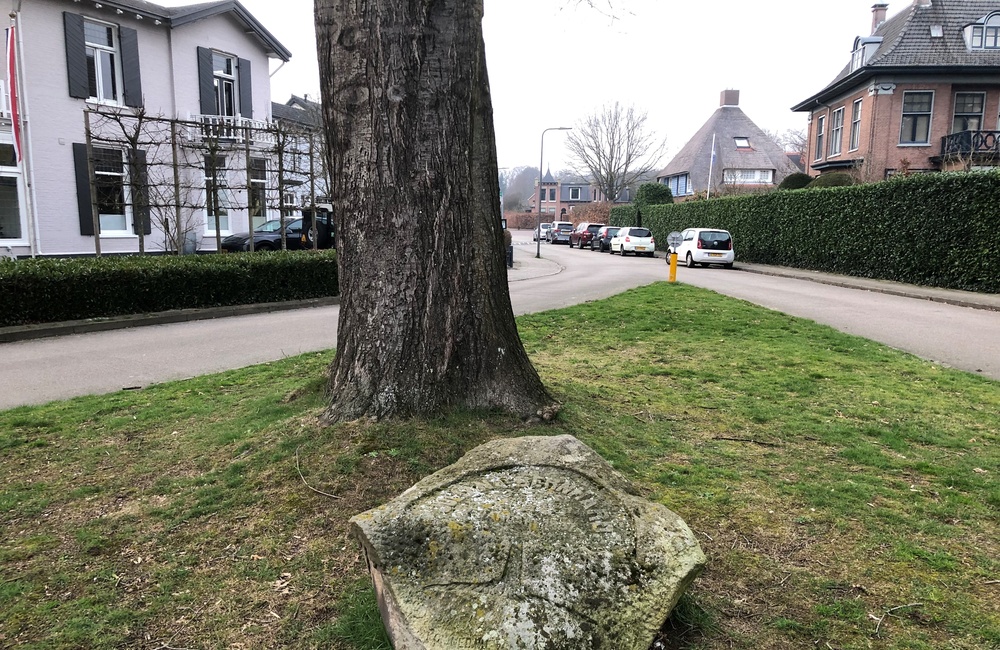 Herdenkingssteen huwelijk Juliana en Bernhard