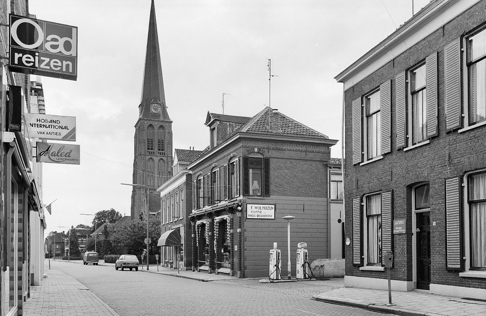 Overzicht  Dubbel winkelpand, Emmastraat 10-12 (1979)