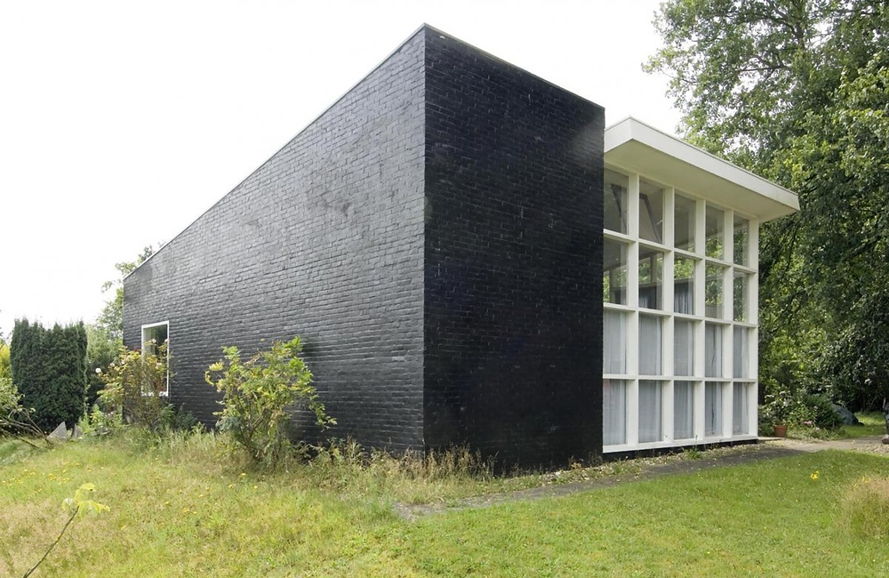 Overzicht van de linker zijgevel en een gedeelte van de voorgevel (2007)