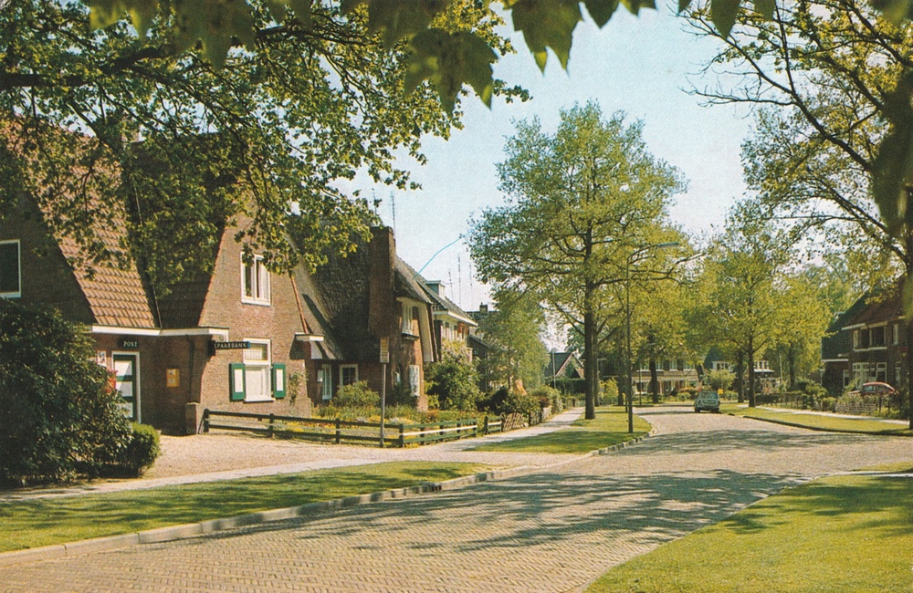 Laan van Avegoor met Postkantoor - 1976