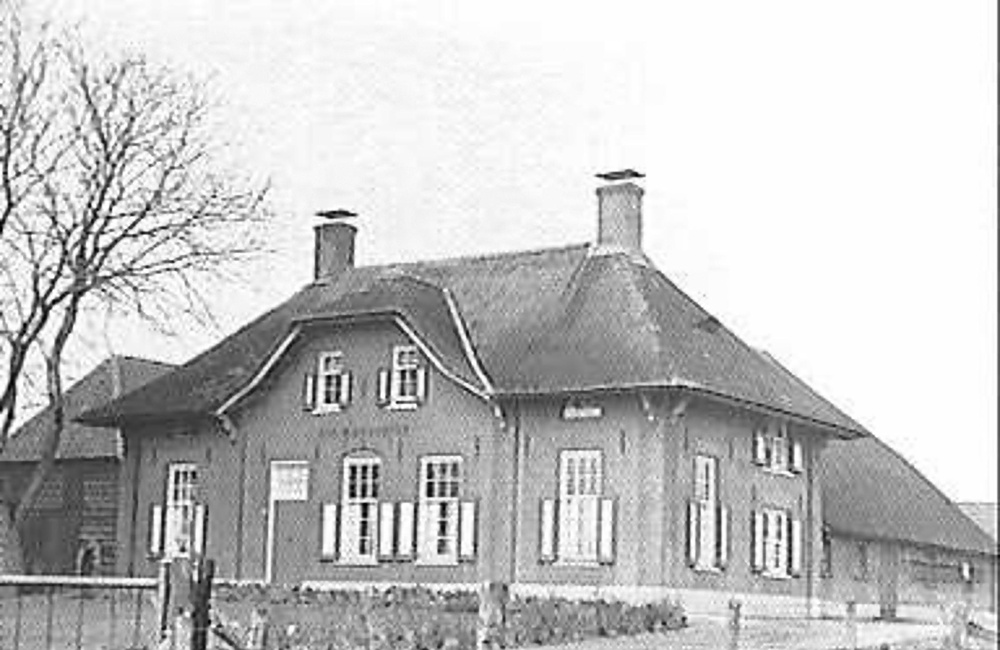 Oud-Middachten: voor- en zijgevel (1964)