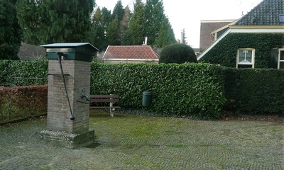 Waterpomp naast Rosendaalselaan 8