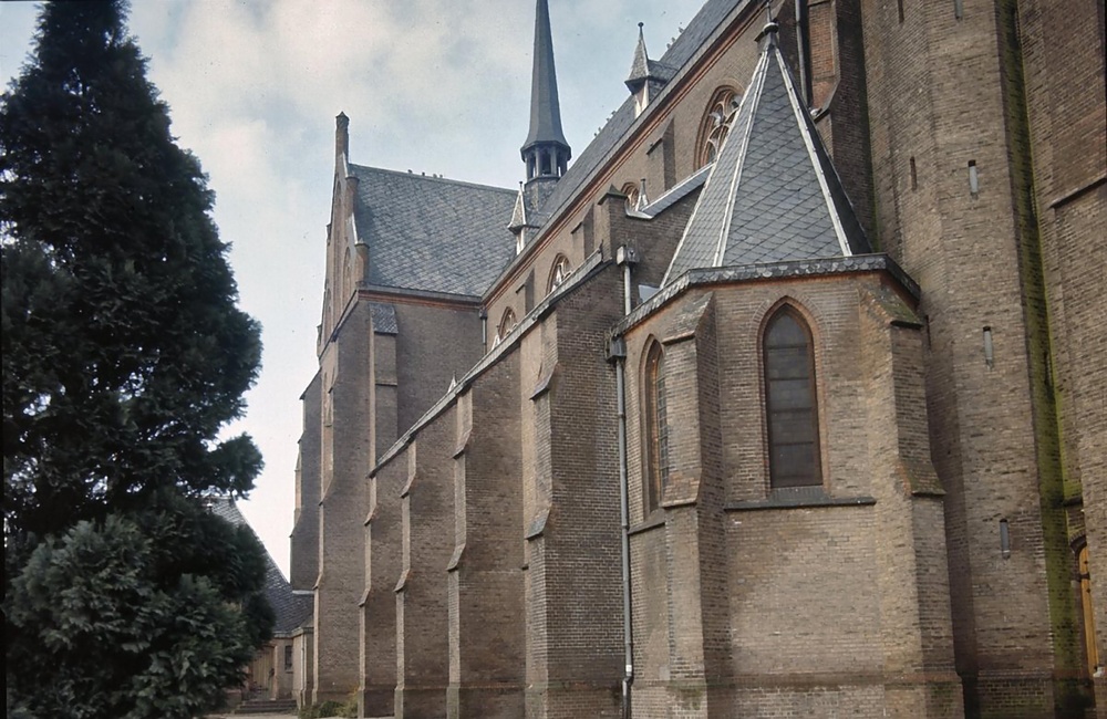 Rooms-Katholieke Kerk: inwendig naar het oosten (1911)