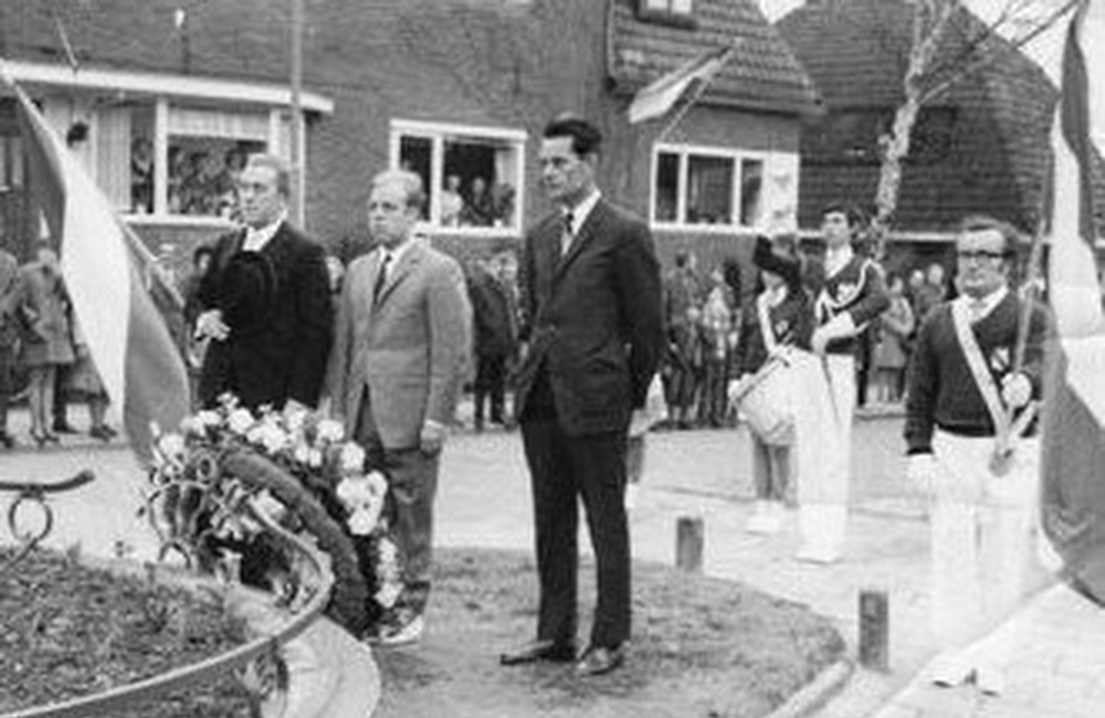 Herdenking bij Bevrijdingsmonument z.j.
